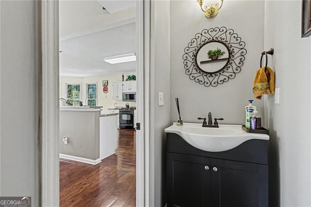 1170 Pin Oak Court Cumming - Photo 10