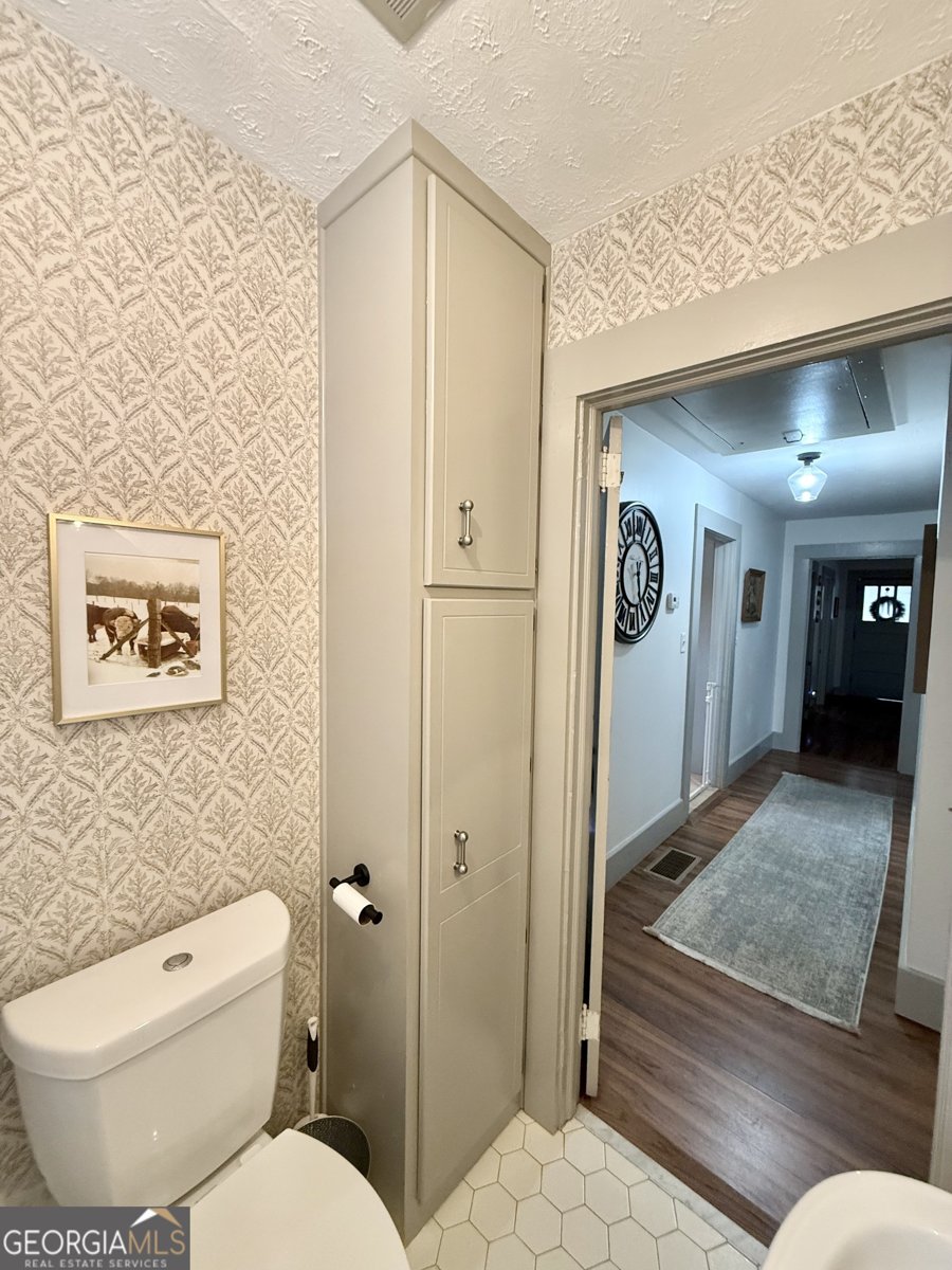 141 York Street Clarkesville - Photo 48