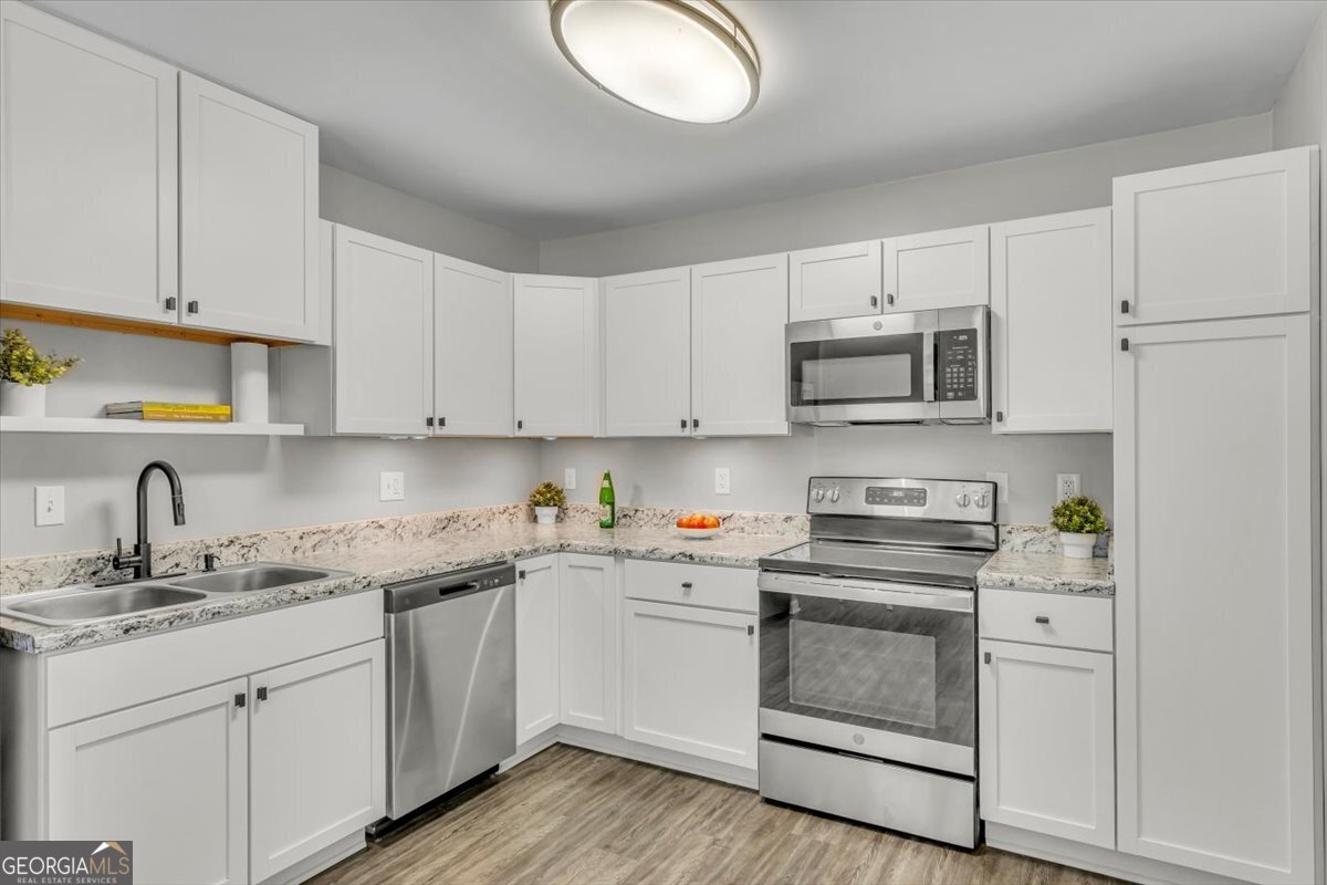 1223 Waldburg Street Savannah - Photo 8