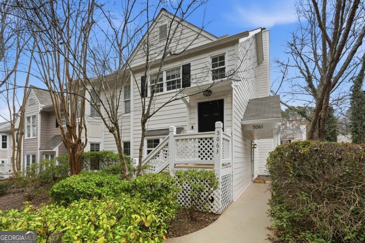 5061 Avalon Drive Alpharetta - Photo 1