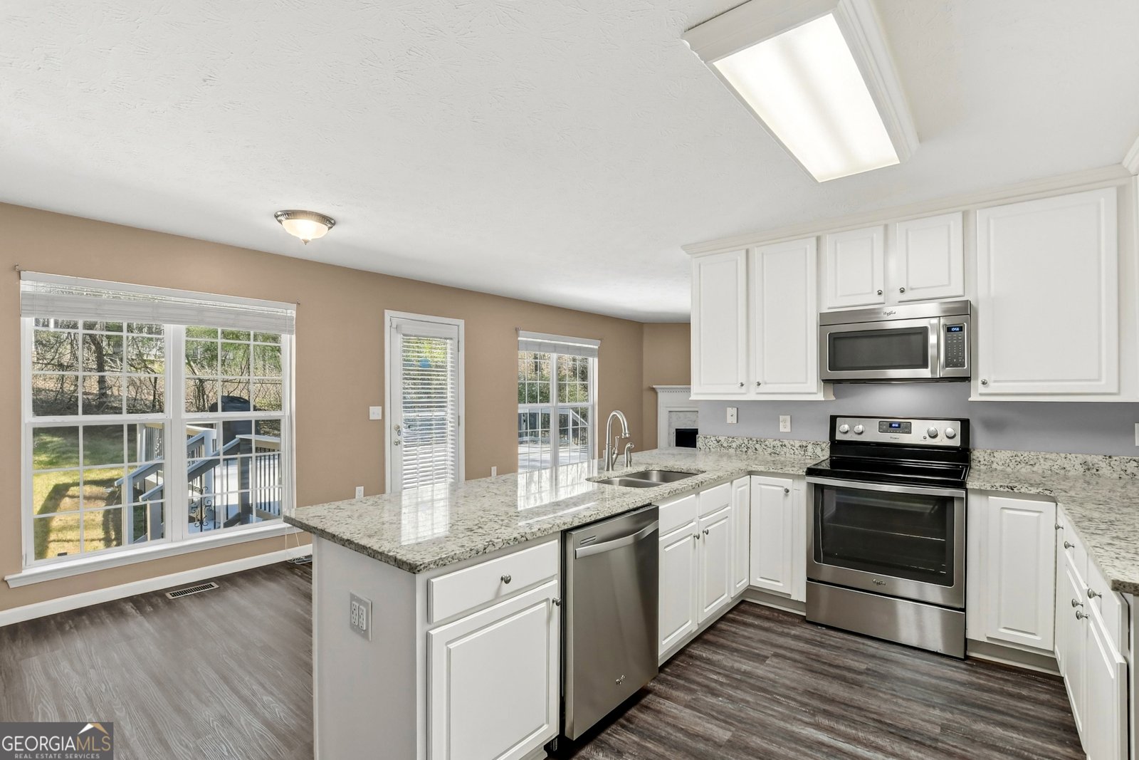 5976 Bowers Road Stone Mountain - Photo 6