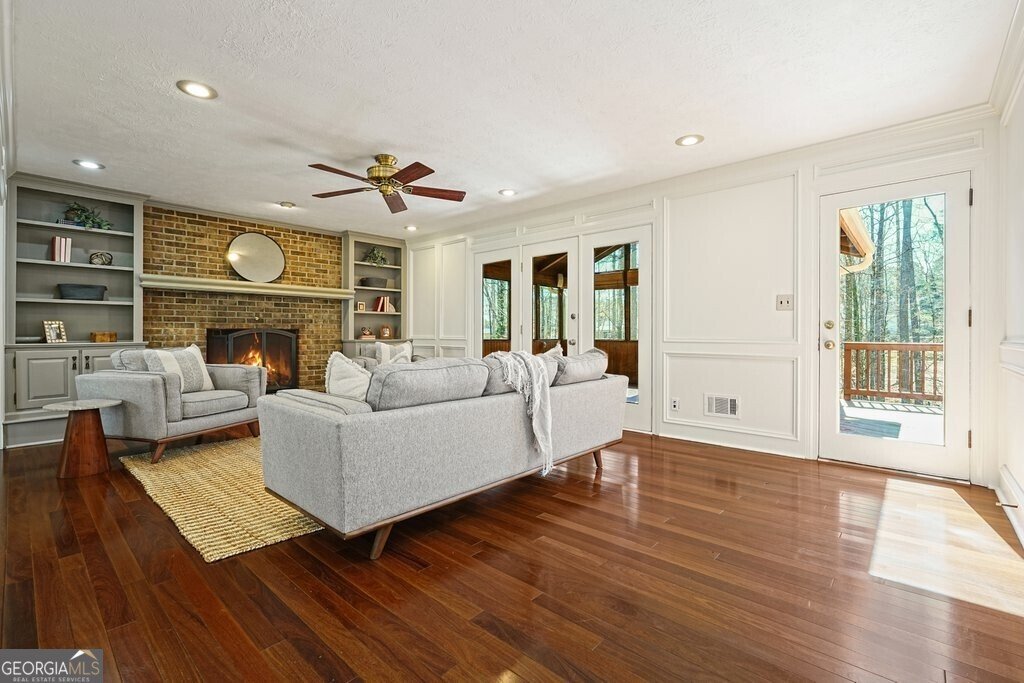 235 Oak Leaf Circle Roswell - Photo 10