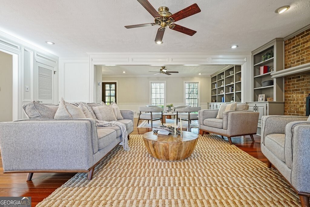 235 Oak Leaf Circle Roswell - Photo 11