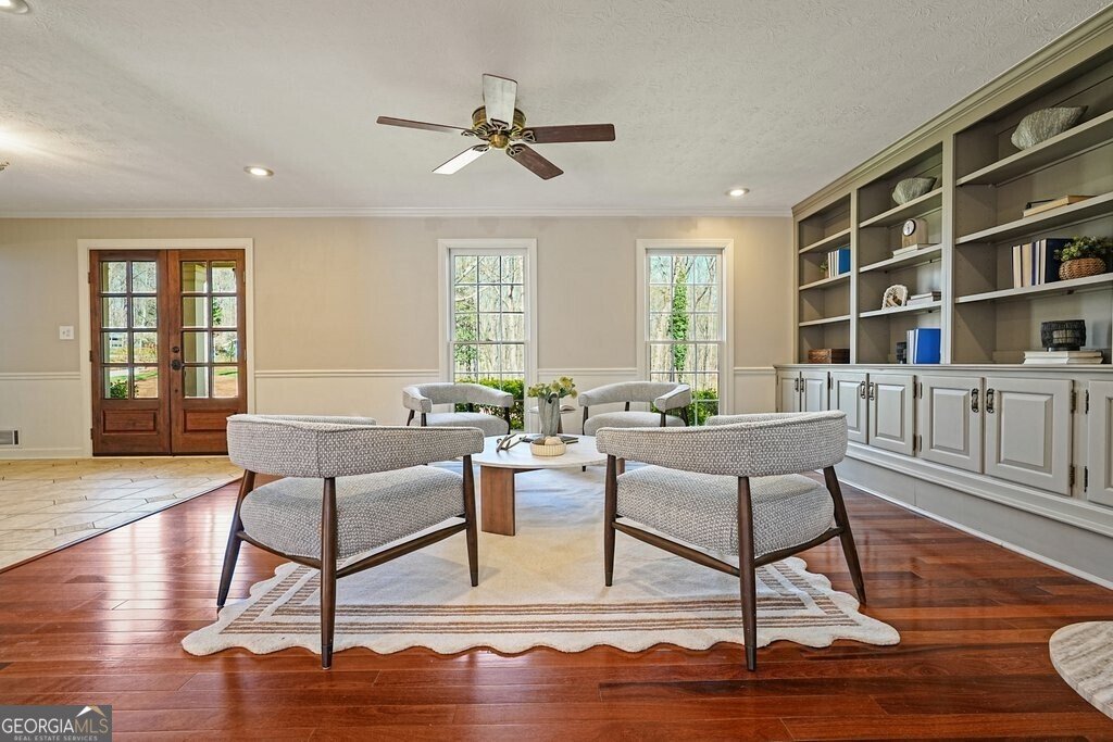 235 Oak Leaf Circle Roswell - Photo 9