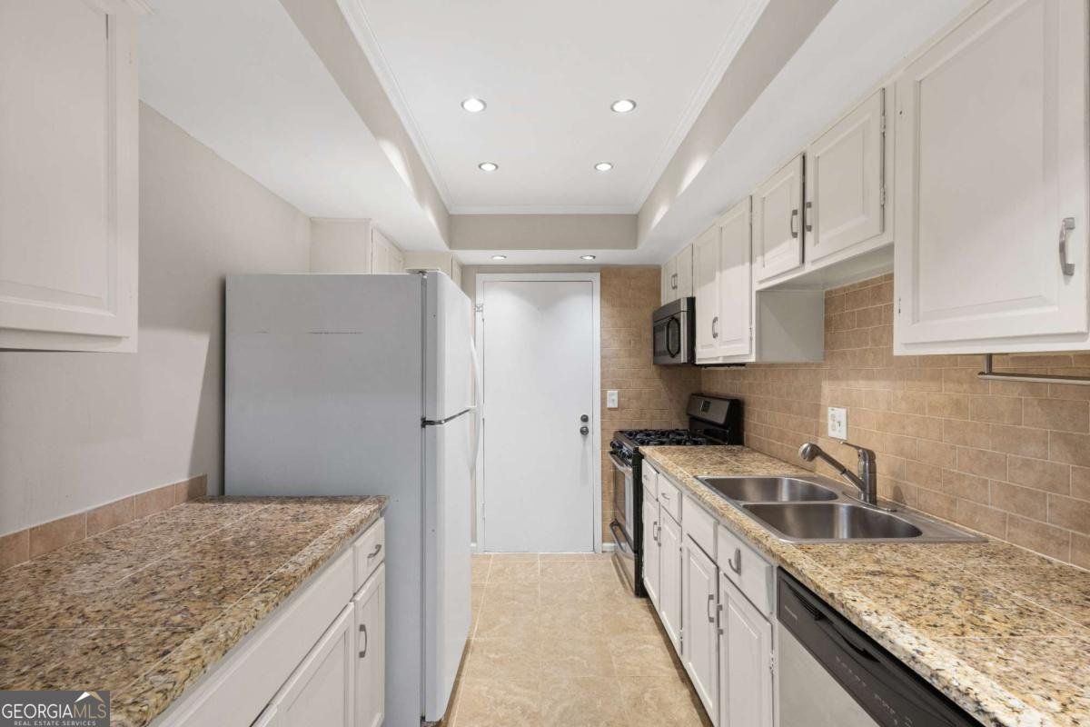 6851 Roswell Road Atlanta - Photo 11