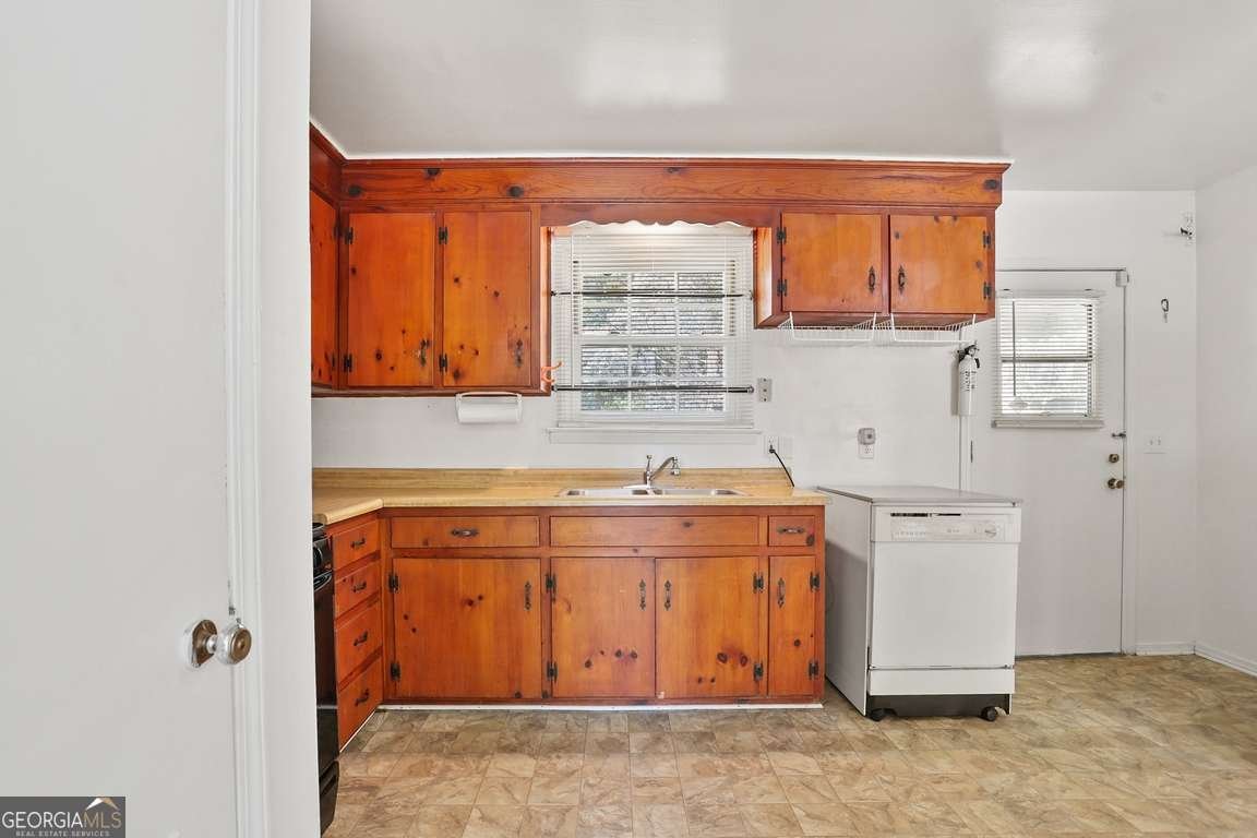 2444 39Th Street Savannah - Photo 13