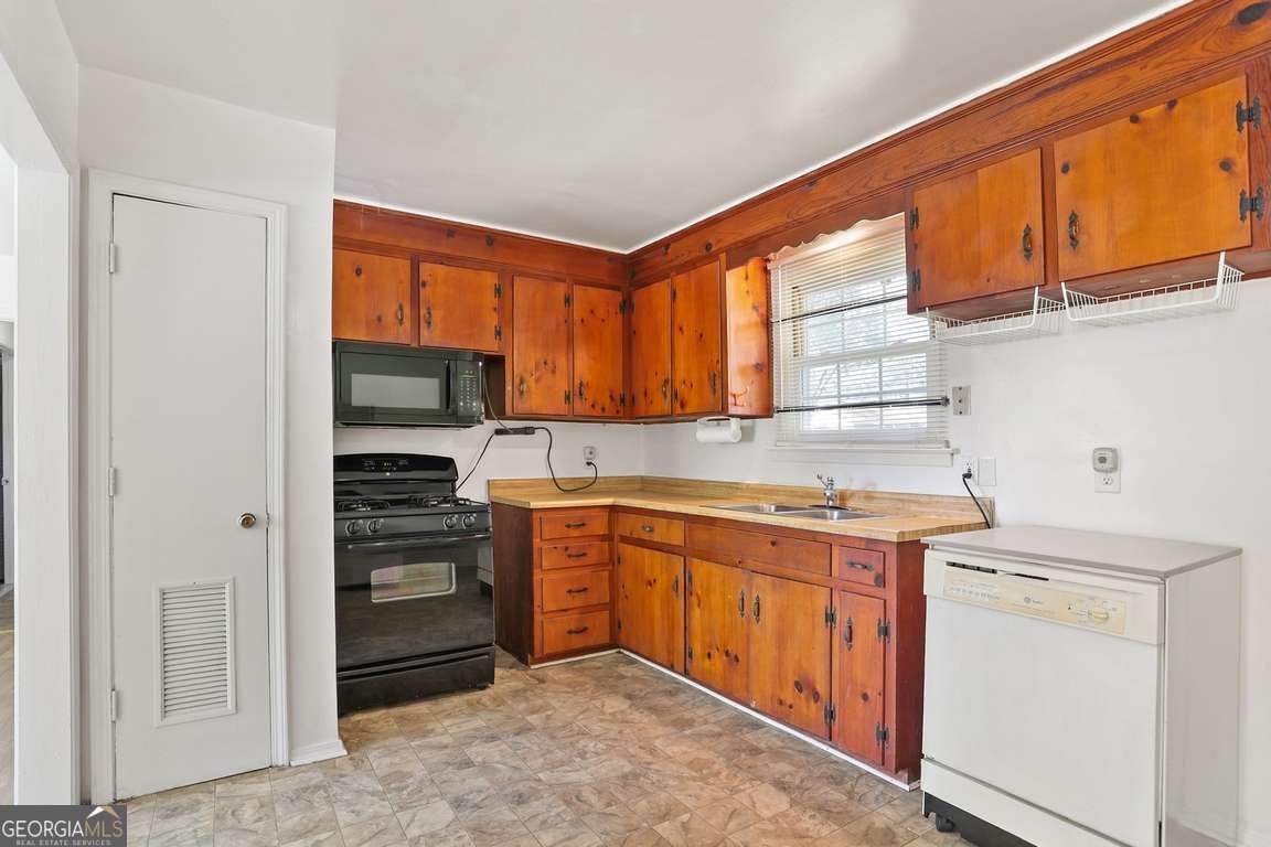 2444 39Th Street Savannah - Photo 16