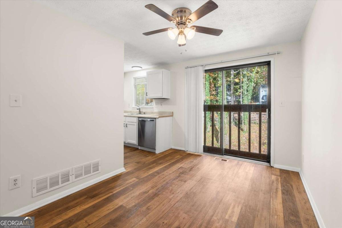 2116 Scarbrough Road Stone Mountain - Photo 14