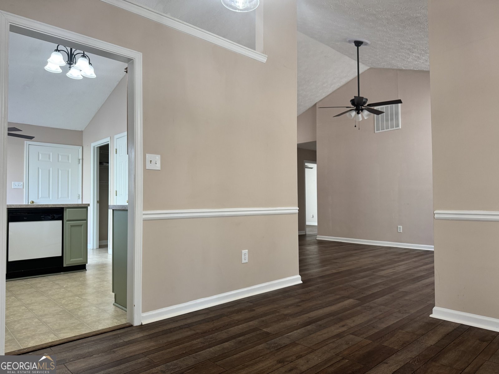 2925 Camelot Woods Drive Lawrenceville - Photo 8