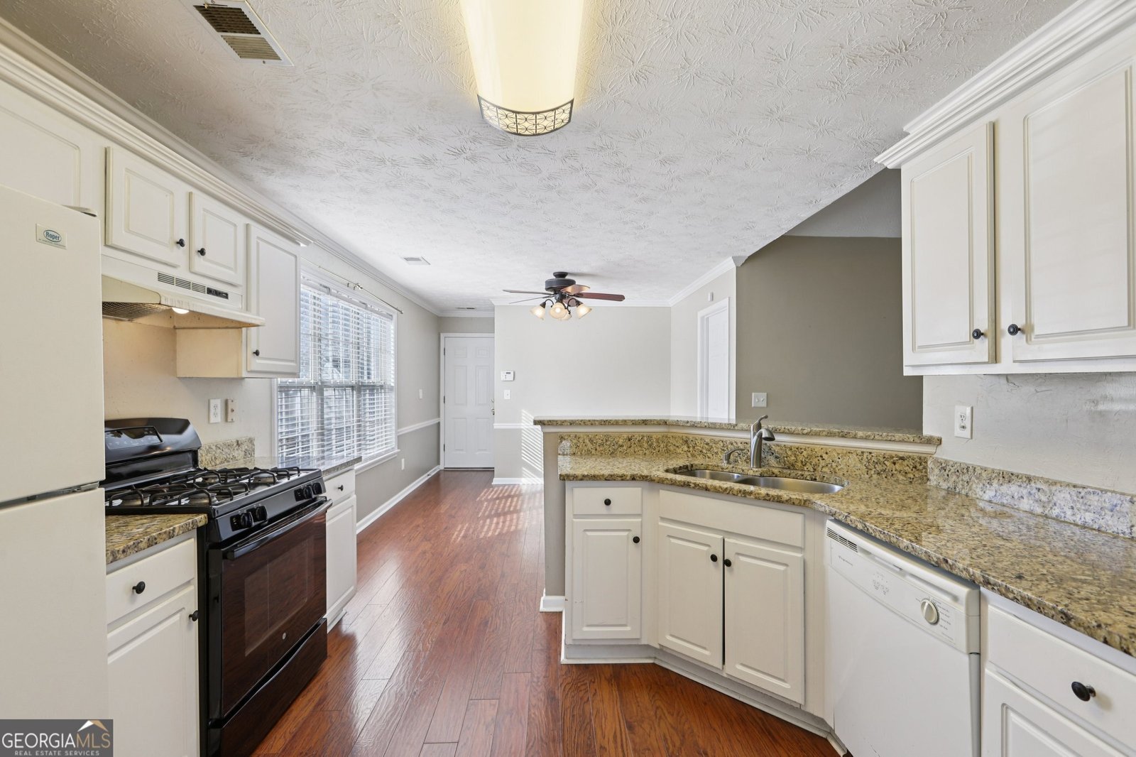 521 Red Tip Court Loganville - Photo 7