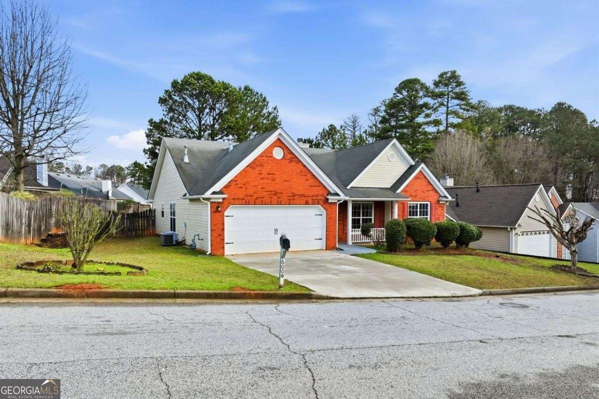 6000 Hillvale Court Lithonia - Photo 1