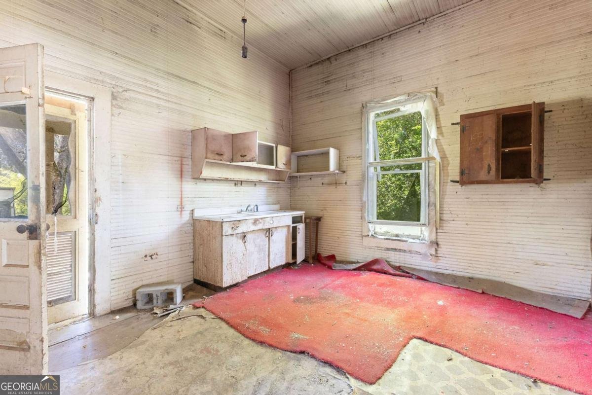 2001 Broad Street Statham - Photo 8