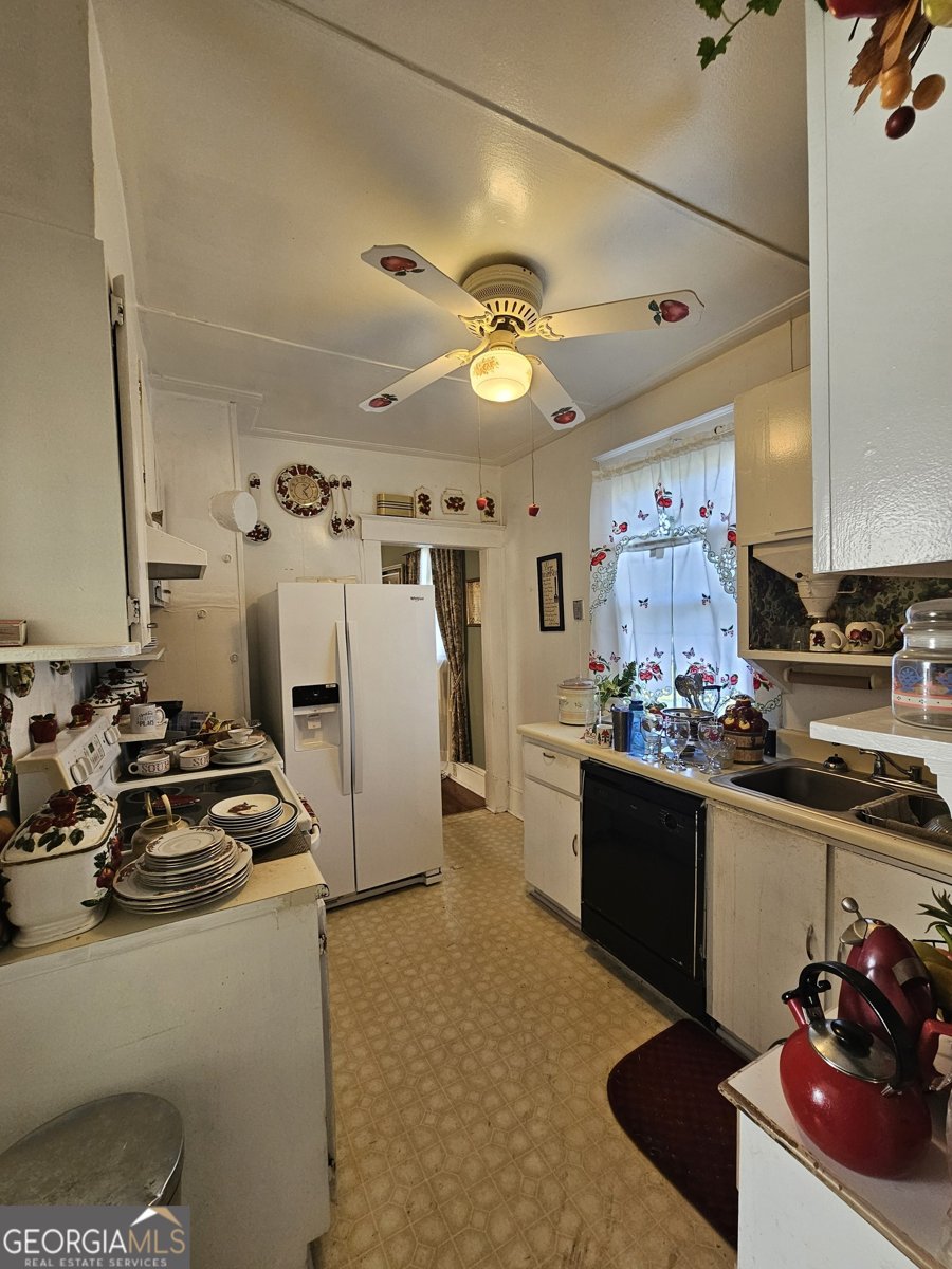 906 38th Street Savannah - Photo 18