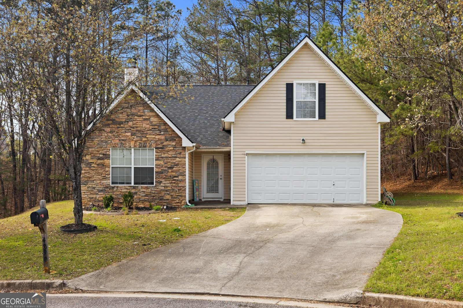 4090 Clarks Trail Douglasville - Photo 1