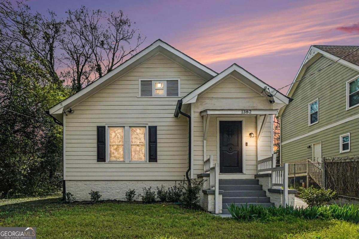 1382 Elizabeth Lane Atlanta - Photo 1