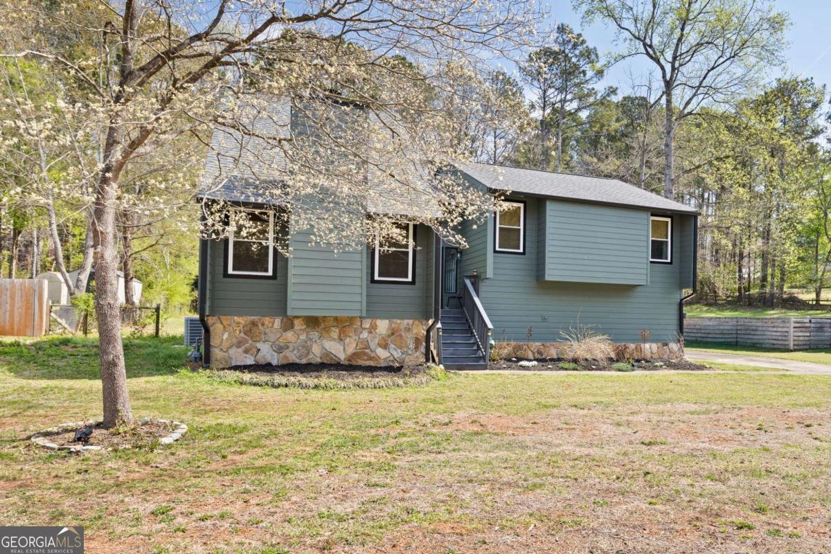 6748 Galts Ferry Road Acworth - Photo 1