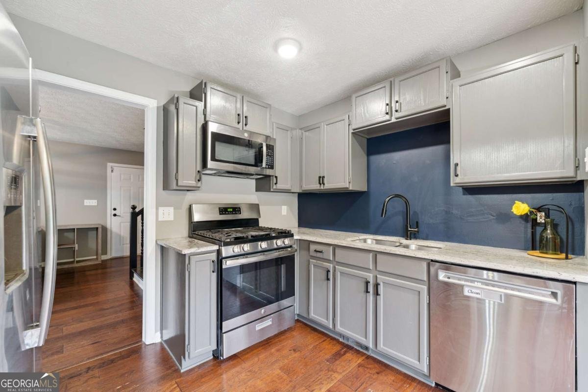 8020 Estee Drive Cumming - Photo 11