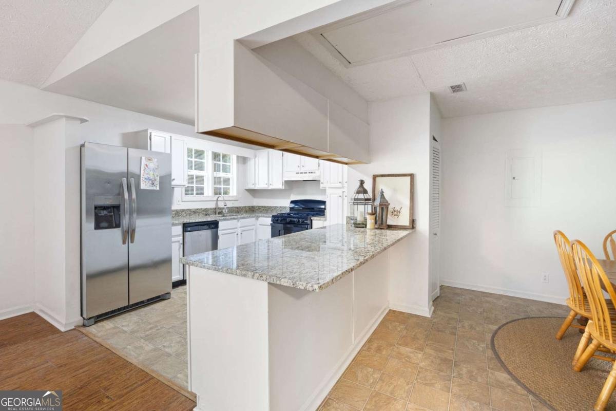 503 Azalea Court Woodstock - Photo 12