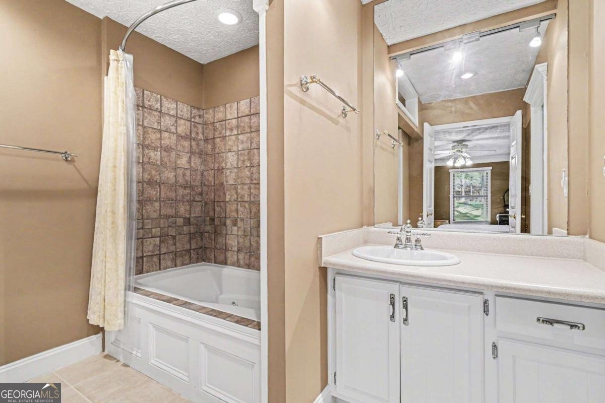 243 Sabrina Court Woodstock - Photo 16