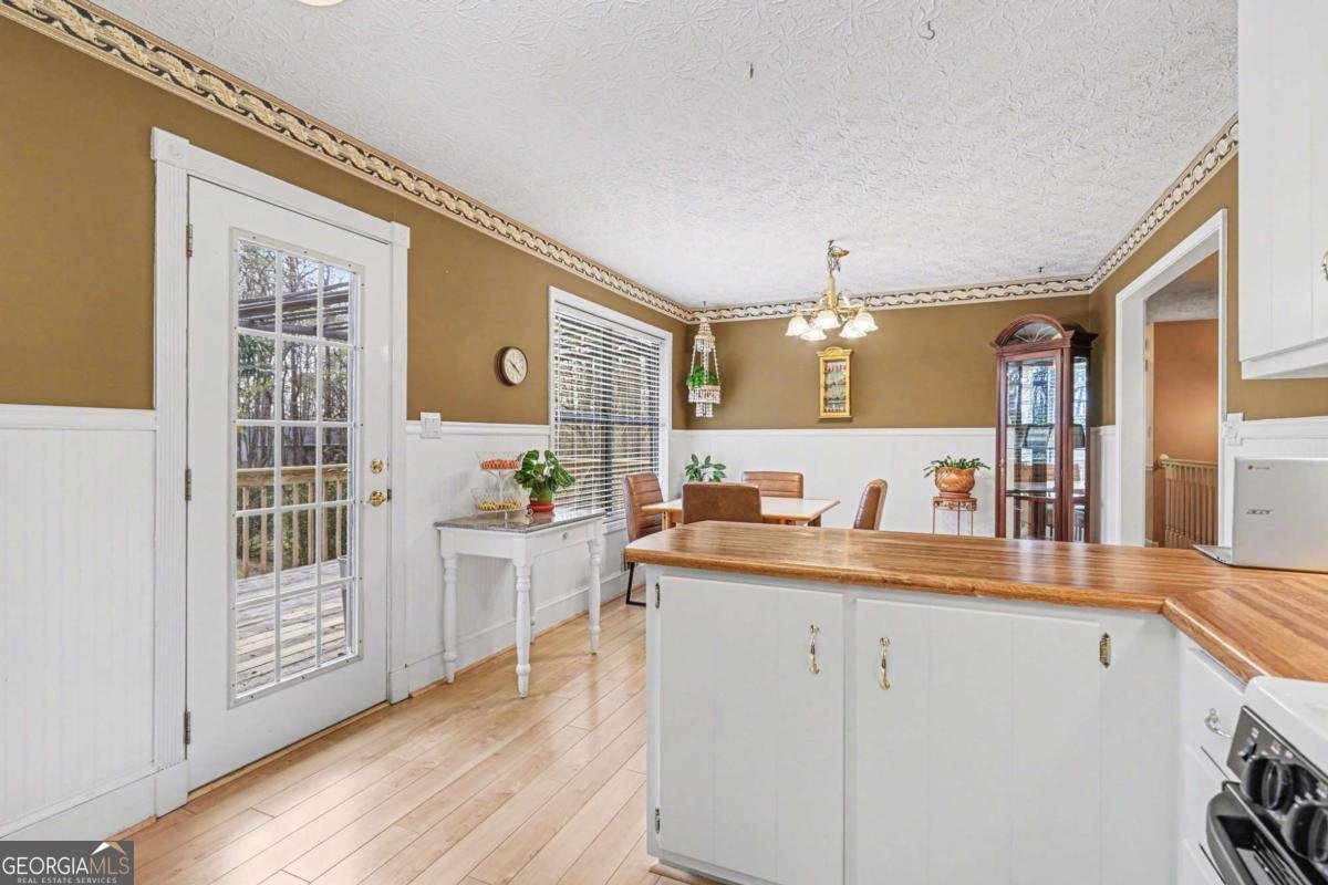 243 Sabrina Court Woodstock - Photo 6