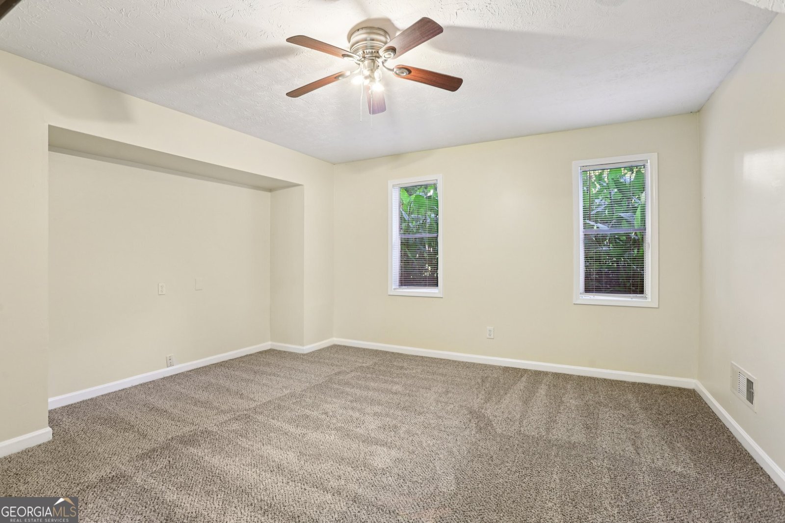 5802 Simone Drive Stone Mountain - Photo 9