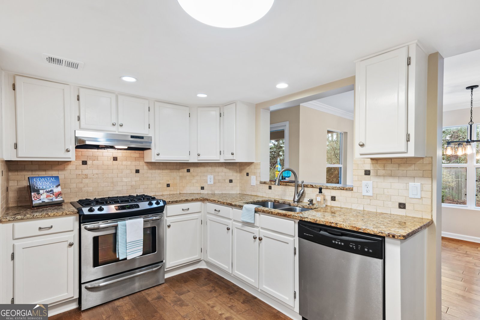 3077 Westwood Way Alpharetta - Photo 6