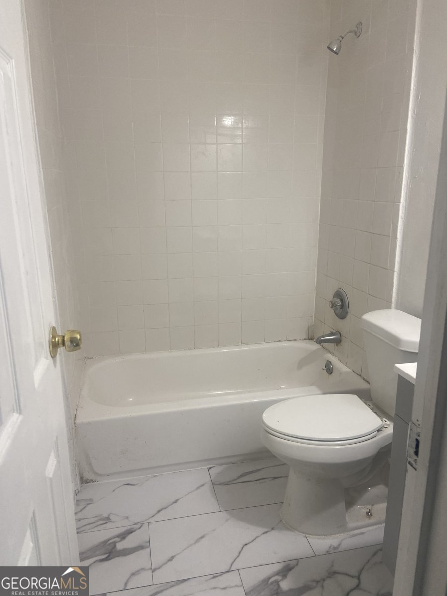 2830 Village Green Drive Macon - Photo 11