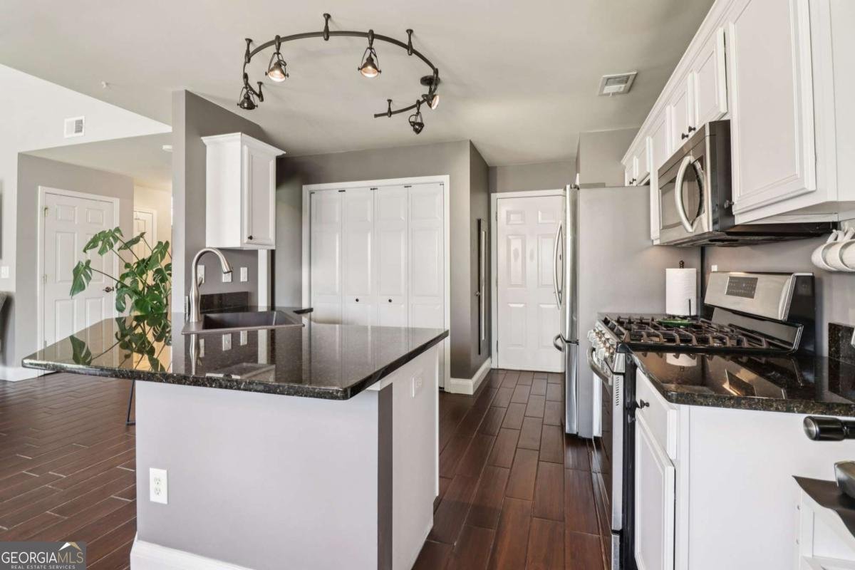 2405 Gatewater Court Cumming - Photo 9