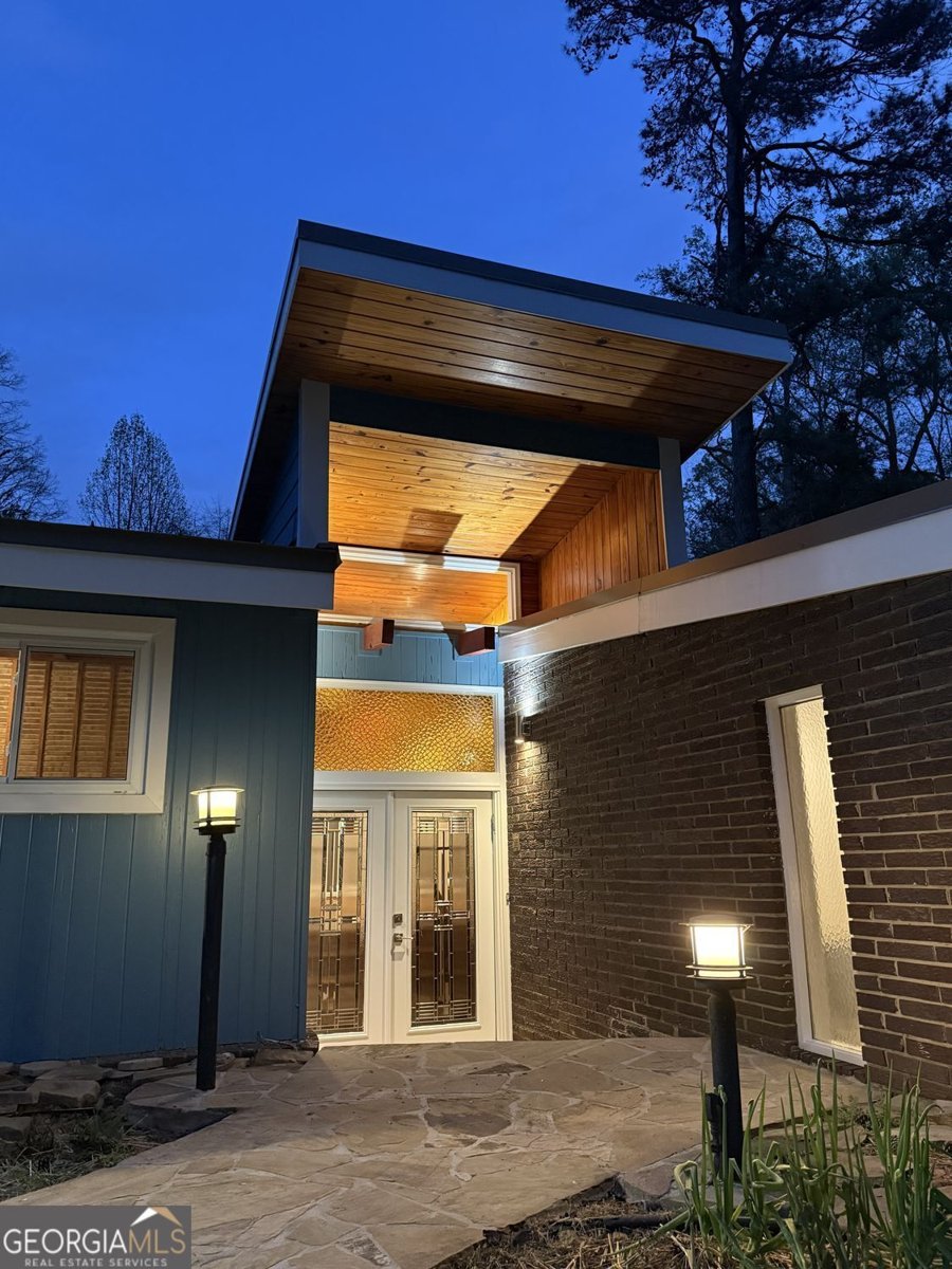 1989 Ridgeway Road Atlanta - Photo 1