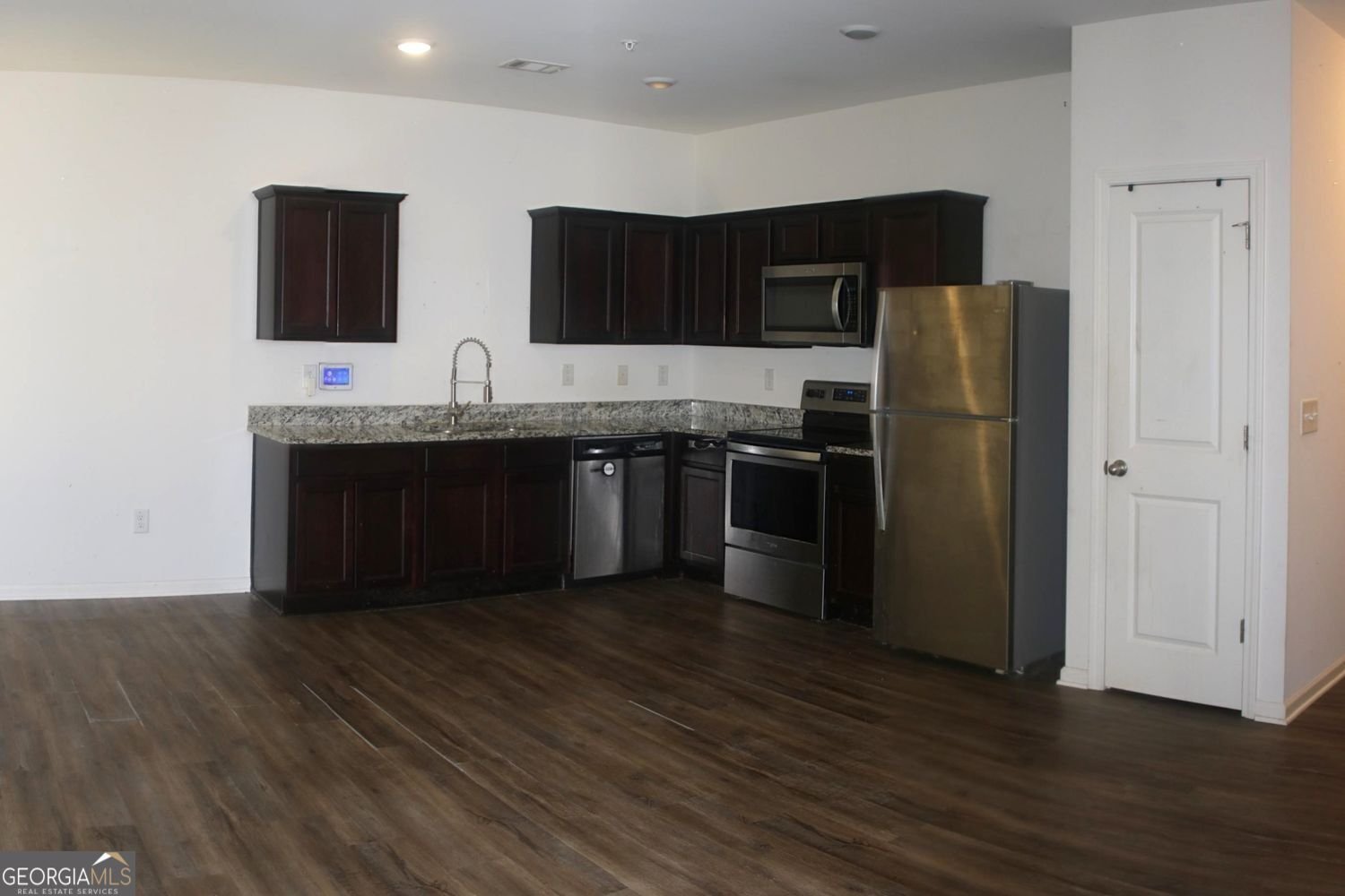 1625 Honeysuckle Path Conyers - Photo 6