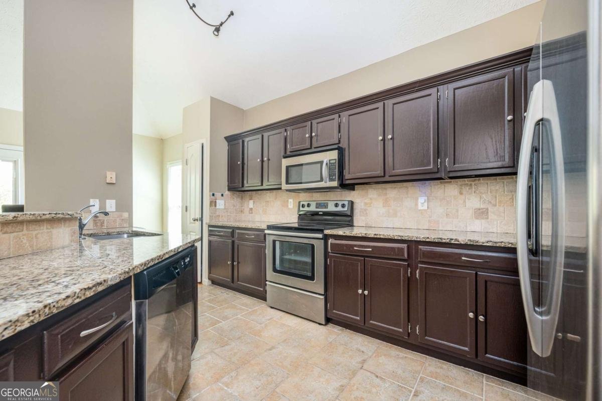 6939 Dockbridge Way Stone Mountain - Photo 13