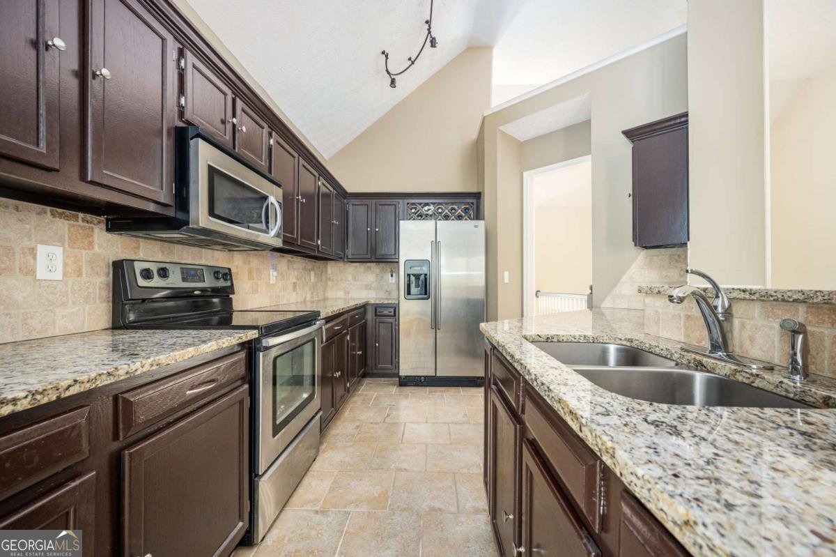 6939 Dockbridge Way Stone Mountain - Photo 14