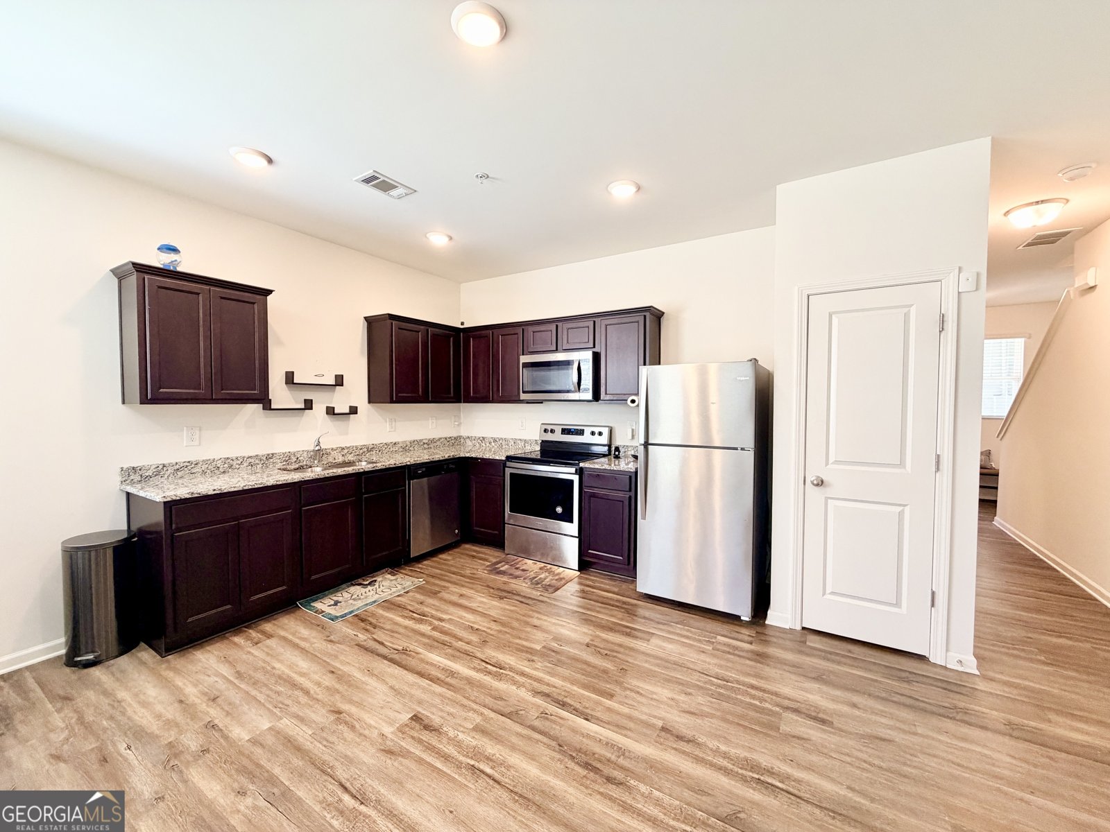 1601 Honeysuckle Path Conyers - Photo 16