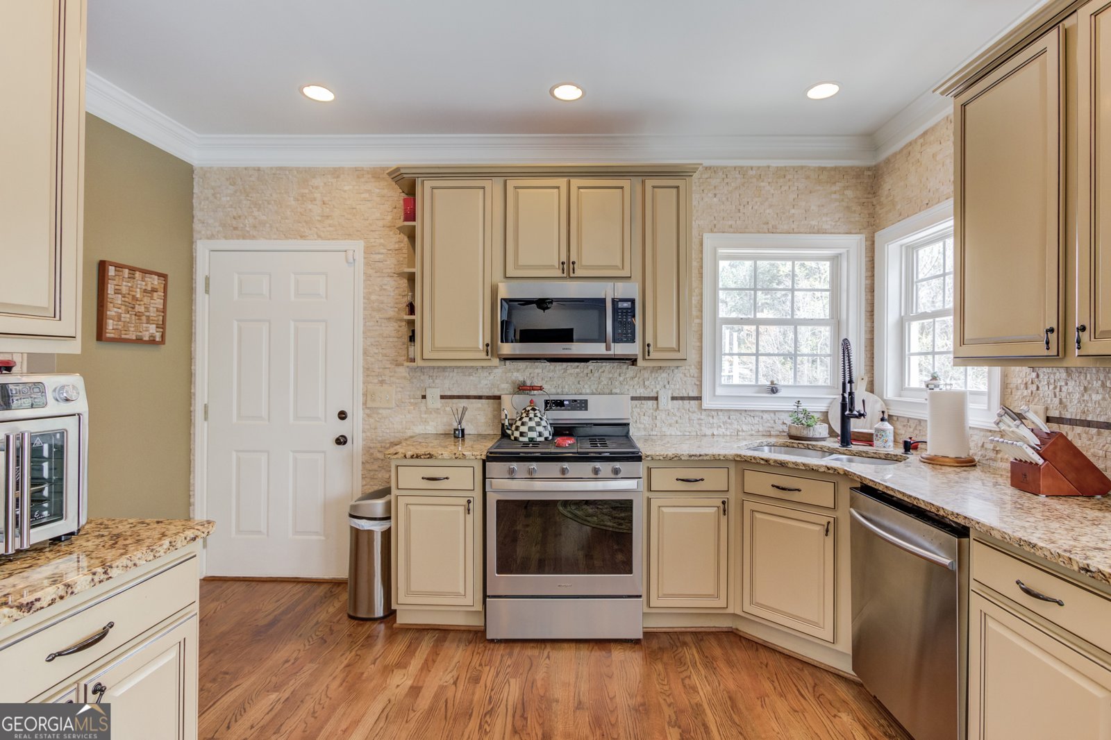 262 SANDHURST Court Suwanee - Photo 8