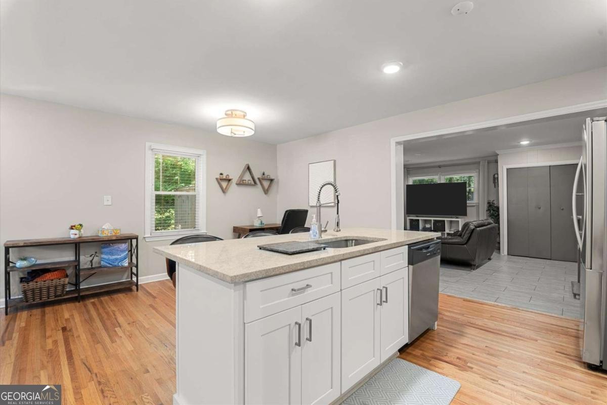 2890 Meadowview Drive Atlanta - Photo 7