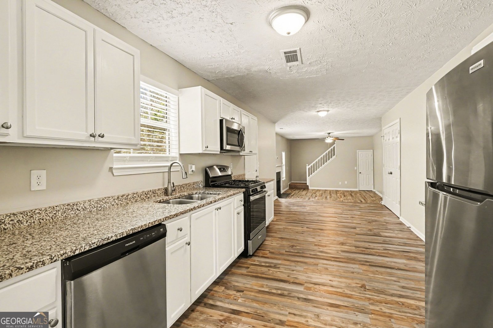 771 Conisburgh Court Stone Mountain - Photo 7