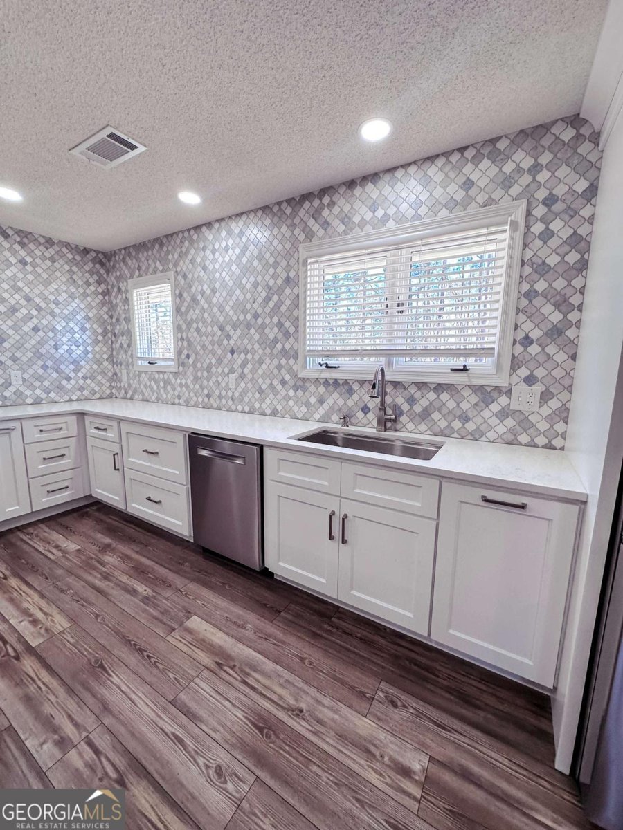 221 Collins Street Lyons - Photo 8