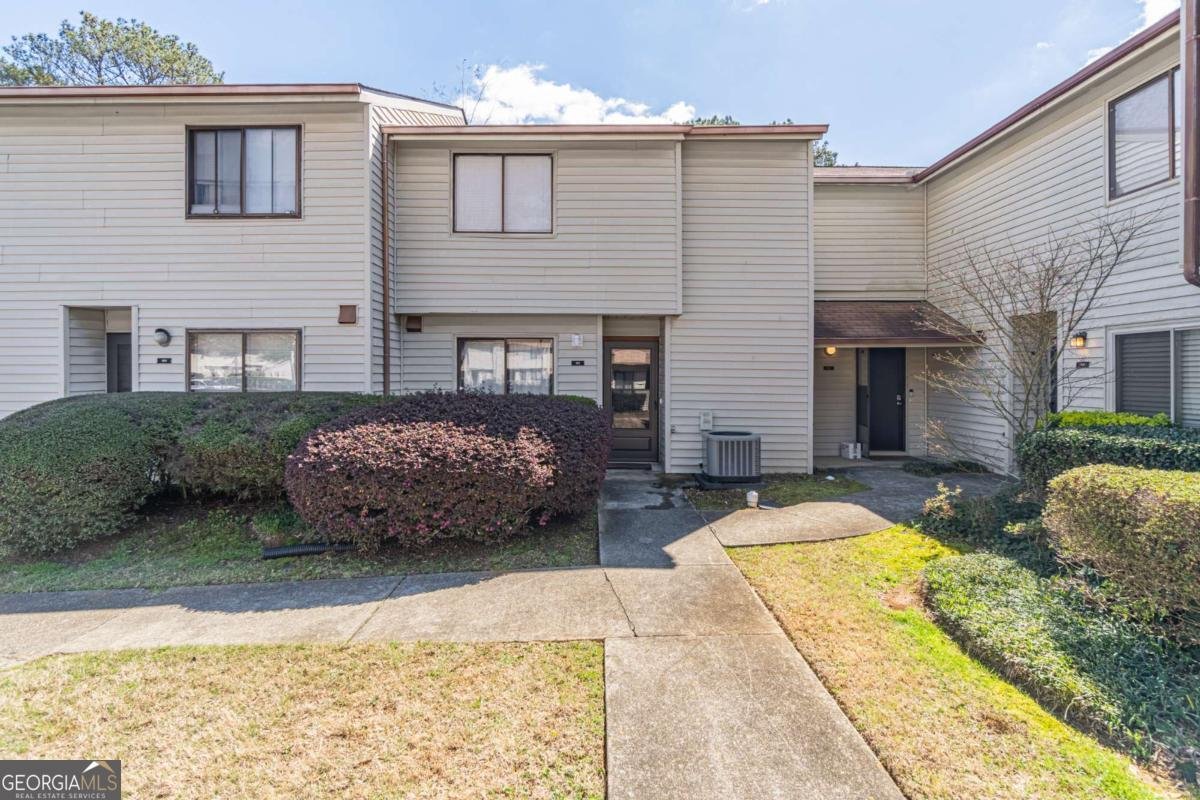 1012 Country Court Lawrenceville - Photo 1