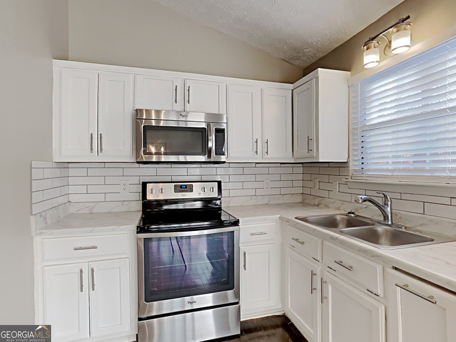 5665 Lakeview Court Gainesville - Photo 10