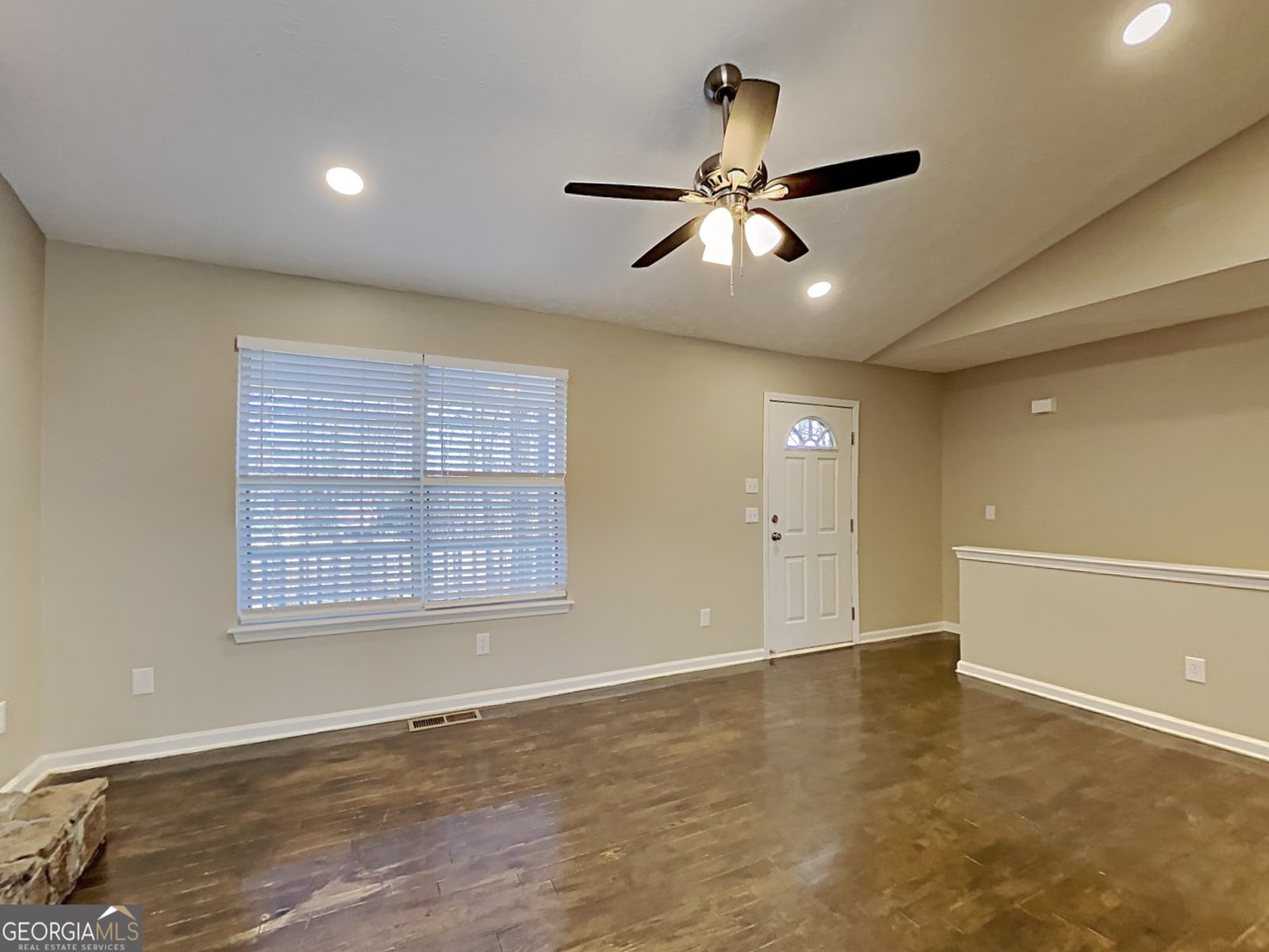 5665 Lakeview Court Gainesville - Photo 11
