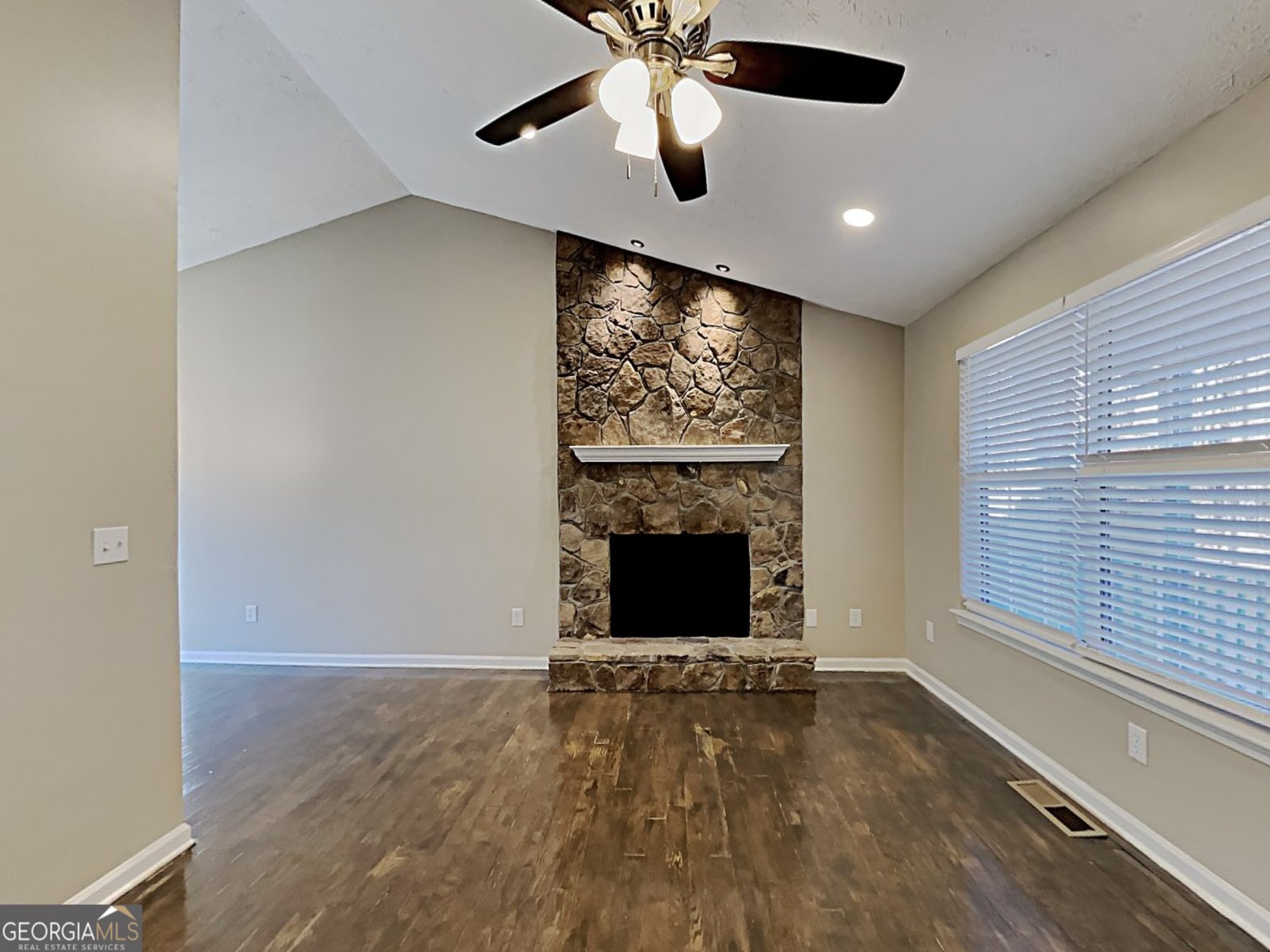 5665 Lakeview Court Gainesville - Photo 13