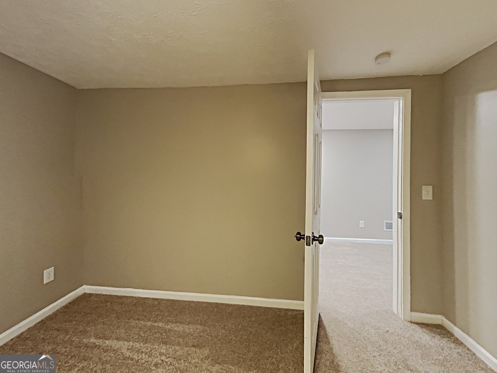 5665 Lakeview Court Gainesville - Photo 6