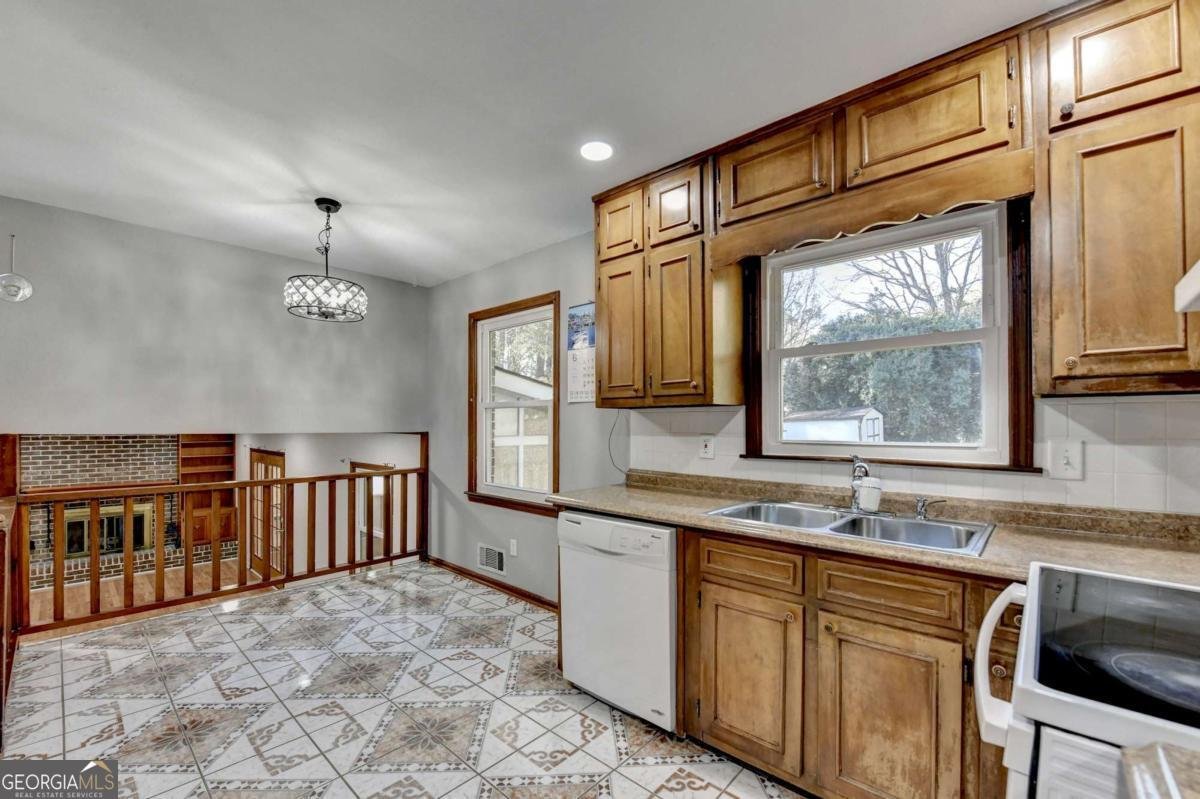 1249 Renee Drive Lilburn - Photo 15