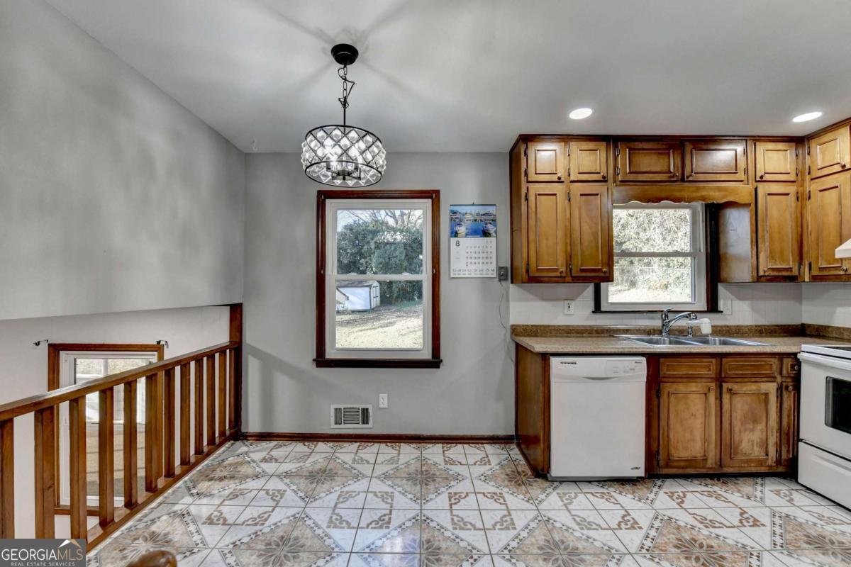 1249 Renee Drive Lilburn - Photo 20