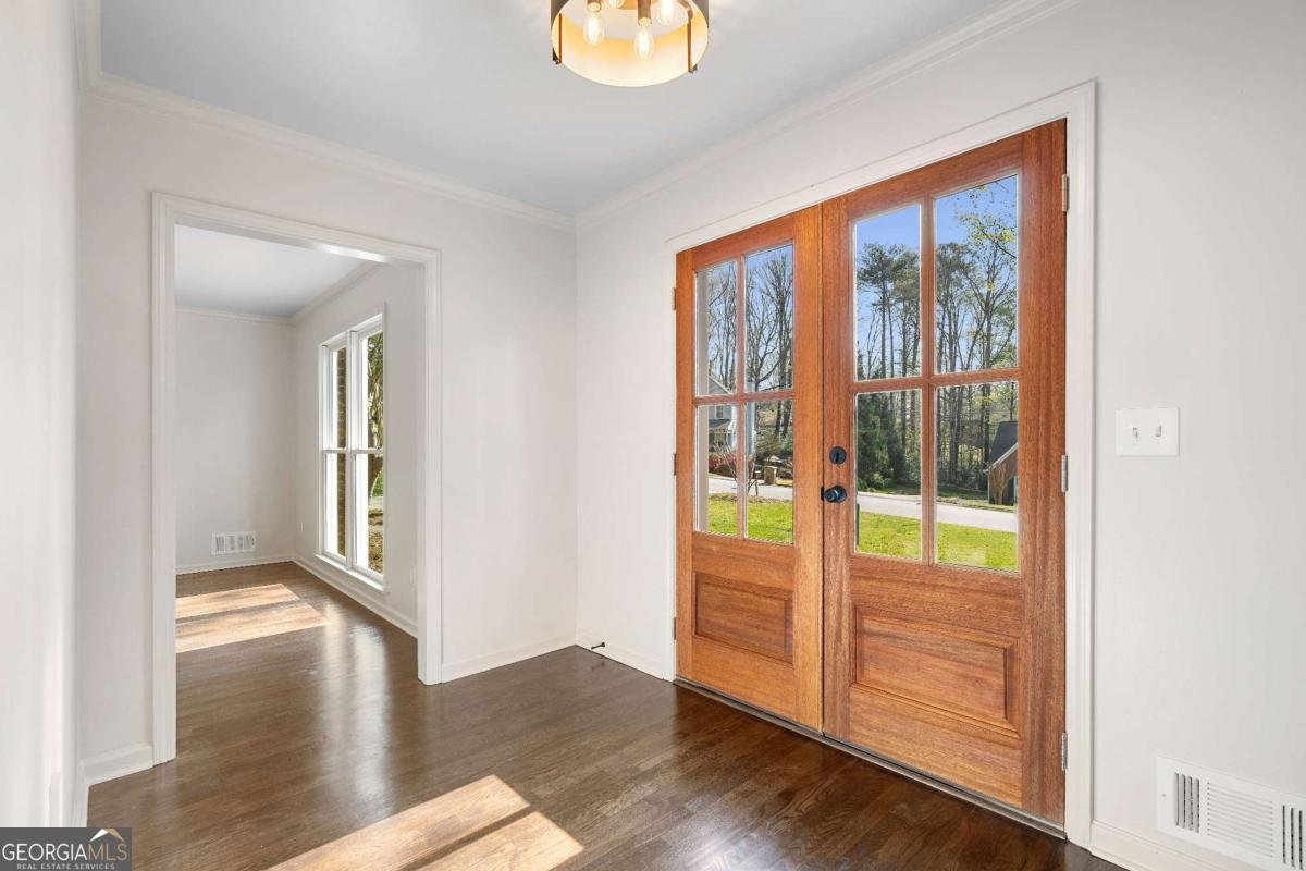 490 Guilford Circle Marietta - Photo 6