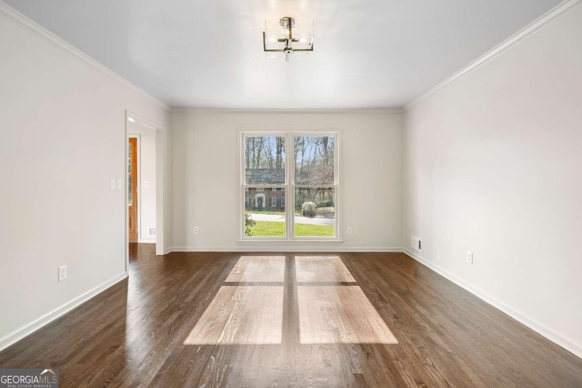 490 Guilford Circle Marietta - Photo 8