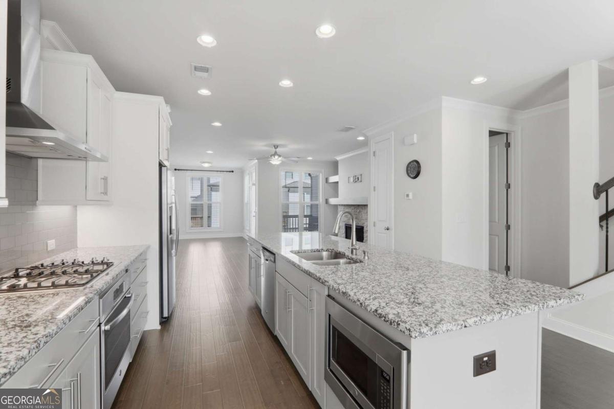 2051 Glenview Park Circle Duluth - Photo 9