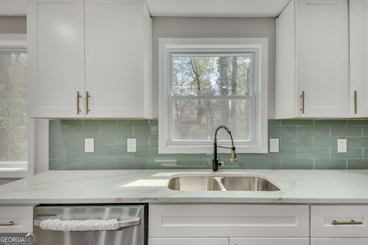 3394 Dearwood Drive Lilburn - Photo 15