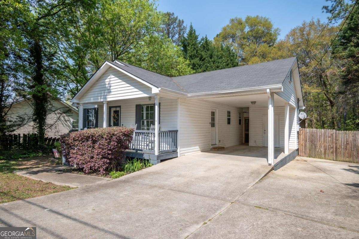 223 5th Avenue Winder - Photo 1