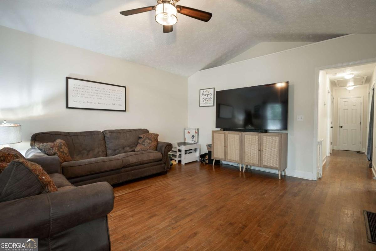 223 5th Avenue Winder - Photo 6